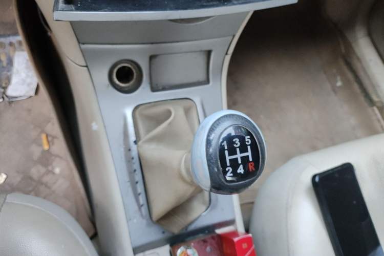 Used BYD F3 2013 Energy-Efficient Model 1.5L Manual Comfort Version Gear Lever
