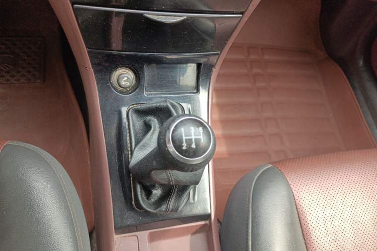 Used BYD F3 2013 Energy-Efficient Model 1.5L Manual Comfort Version Gear Lever