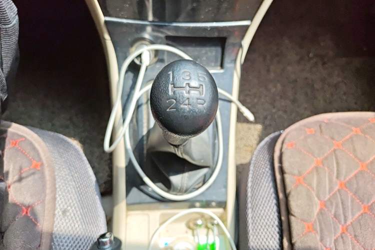 Used BYD F3 2013 Energy-Efficient Model 1.5L Manual Comfort Version Gear Lever