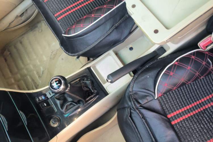 Used BYD F3 2013 Energy-Efficient Model 1.5L Manual Comfort Version Gear Lever