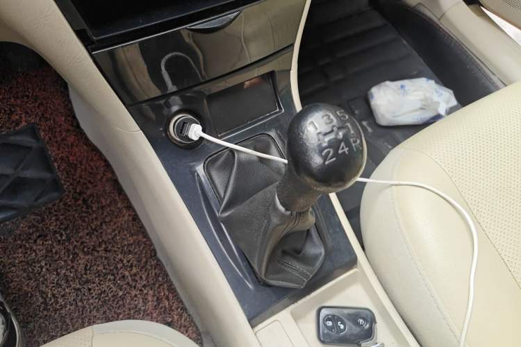 Used BYD F3 2013 Energy-Efficient Model 1.5L Manual Comfort Version Gear Lever