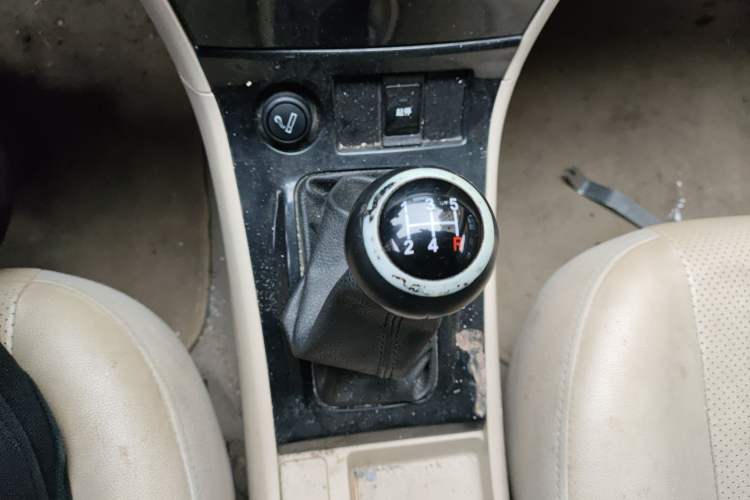 Used BYD F3 2013 Energy-Efficient Model 1.5L Manual Comfort Version Gear Lever