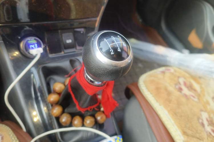 Used BYD F3 2013 Energy-Efficient Model 1.5L Manual Comfort Version Gear Lever