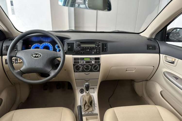 Used BYD F3 2013 Energy-Saving Edition 1.5L Manual Standard Model Interior 2