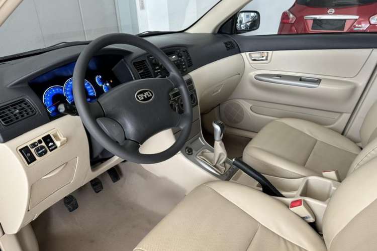 Used BYD F3 2013 Energy-Saving Edition 1.5L Manual Standard Model Interior 4