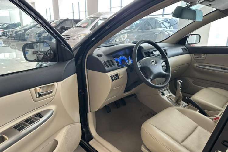 Used BYD F3 2013 Energy-Saving Edition 1.5L Manual Standard Model Interior 6
