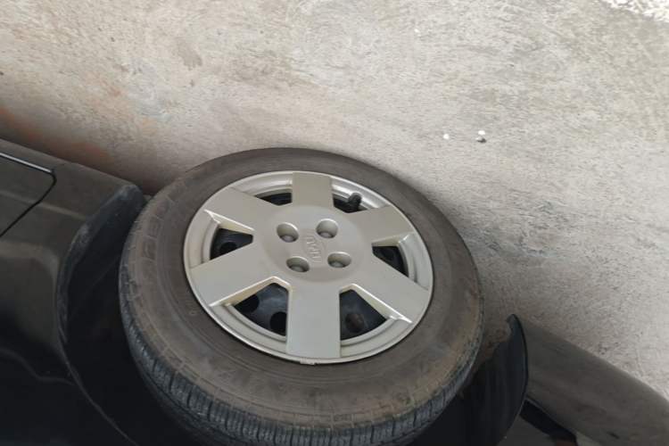 Used BYD F3 2013 Energy-Efficient Model 1.5L Manual Comfort Version Left Front Wheel Hub