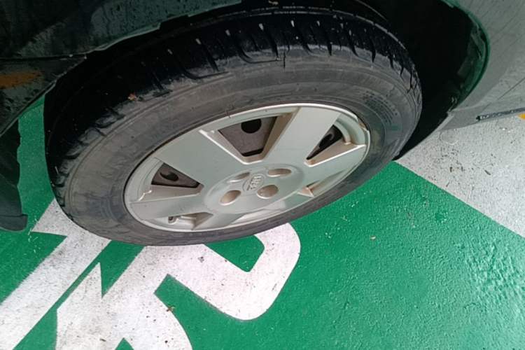 Used BYD F3 2013 Energy-Efficient Model 1.5L Manual Comfort Version Left Front Wheel Hub