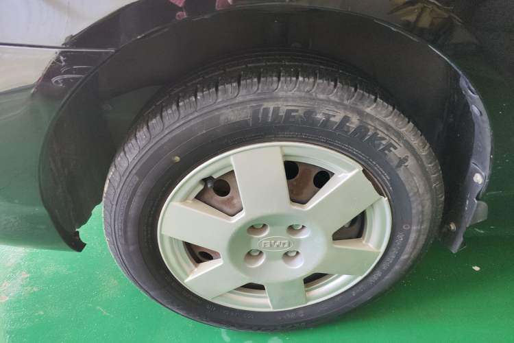 Used BYD F3 2013 Energy-Efficient Model 1.5L Manual Comfort Version Left Front Wheel Hub
