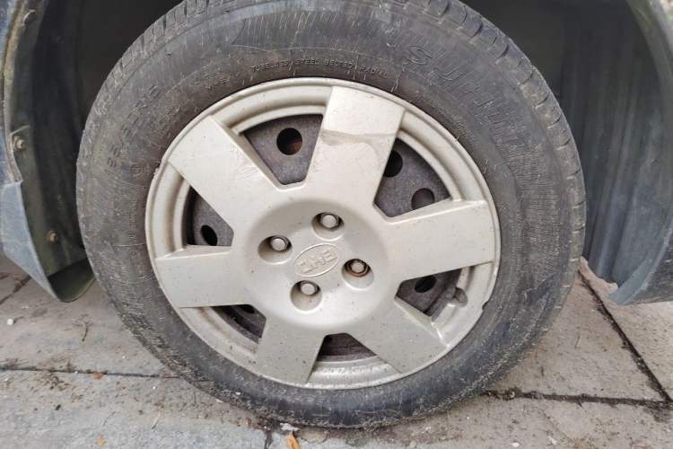 Used BYD F3 2013 Energy-Efficient Model 1.5L Manual Comfort Version Right Front Wheel Hub