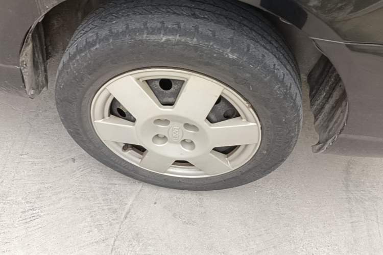 Used BYD F3 2013 Energy-Efficient Model 1.5L Manual Comfort Version Right Front Wheel Hub
