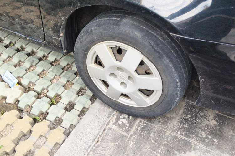 Used BYD F3 2013 1.5L Manual Comfort Model CNG Right Front Wheel Hub
