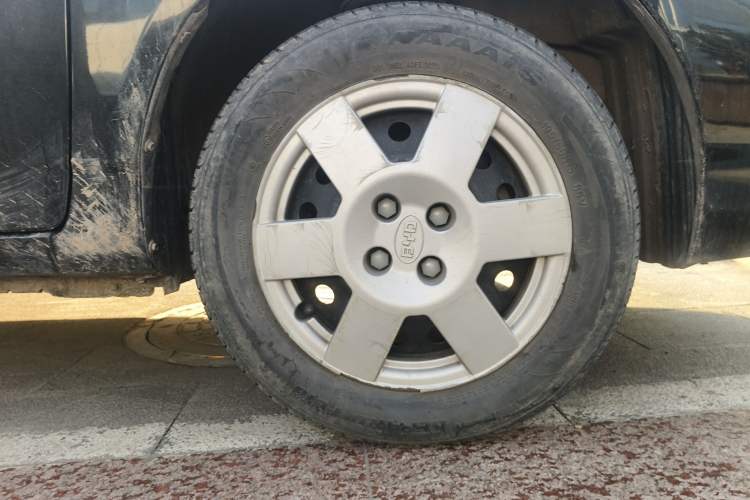 Used BYD F3 2013 Energy-Efficient Model 1.5L Manual Comfort Version Right Front Wheel Hub