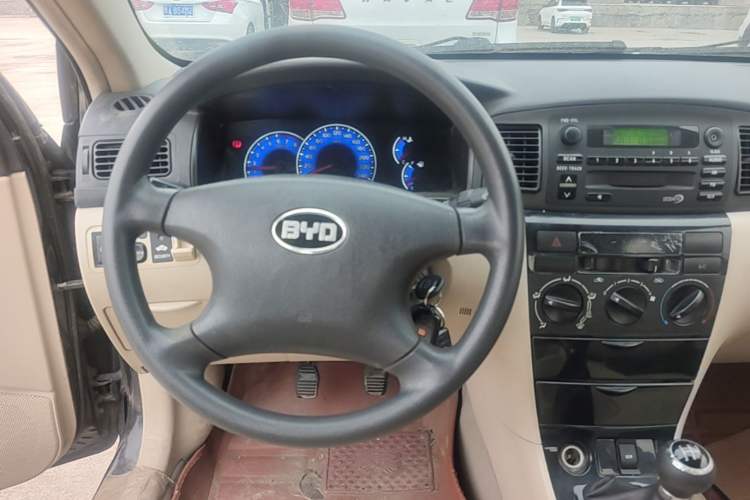 Used BYD F3 2013 Energy-Efficient Model 1.5L Manual Comfort Version Steering Wheel