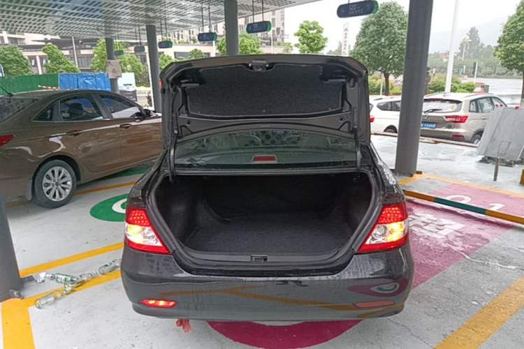 Used BYD F3 2013 Energy-Efficient Model 1.5L Manual Comfort Version Trunk