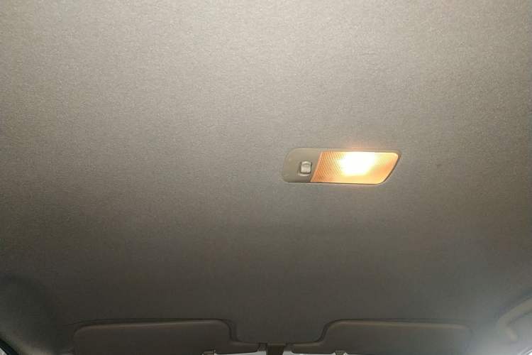 Used BYD F3 2013 Energy-Efficient Model 1.5L Manual Comfort Version Headliner