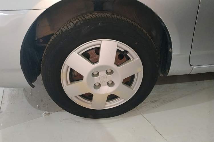 Used BYD F3 2013 Energy-Efficient Model 1.5L Manual Comfort Version Left Front Wheel Hub