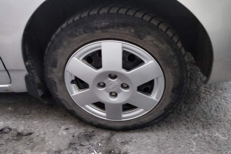 Used BYD F3 2013 1.5L Manual Standard CNG Model Right Front Wheel Hub