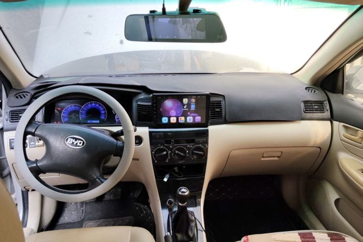 Used BYD F3 2013 Energy-Efficient Model 1.5L Manual Comfort Version Center Console