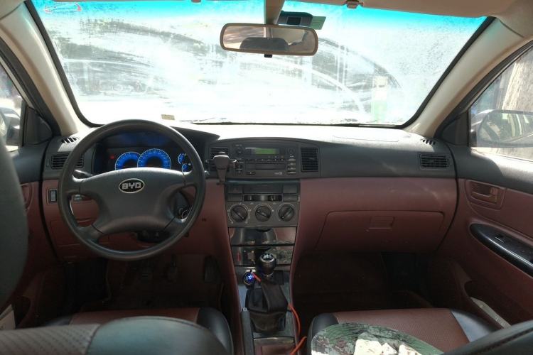 Used BYD F3 2013 Energy-Efficient Model 1.5L Manual Comfort Version Center Console