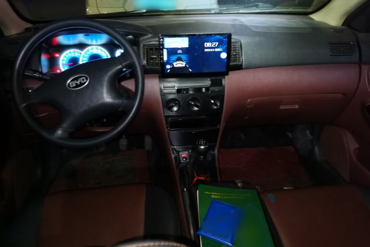 Used BYD F3 2013 Energy-Efficient Model 1.5L Manual Comfort Version Center Console