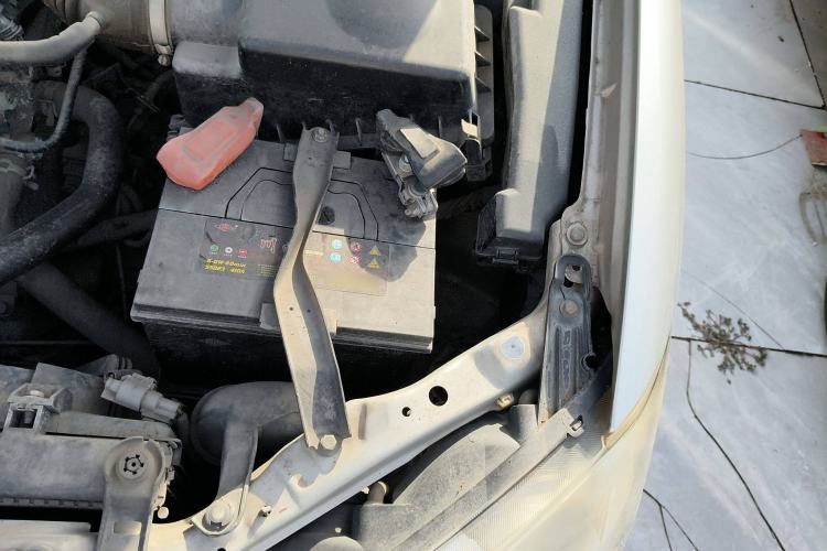 Used BYD F3 2013 Energy-Efficient Model 1.5L Manual Comfort Version Engine Bay Left