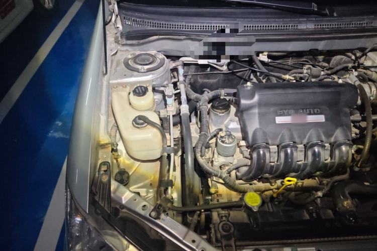 Used BYD F3 2013 Energy-Efficient Model 1.5L Manual Comfort Version Engine Bay Right