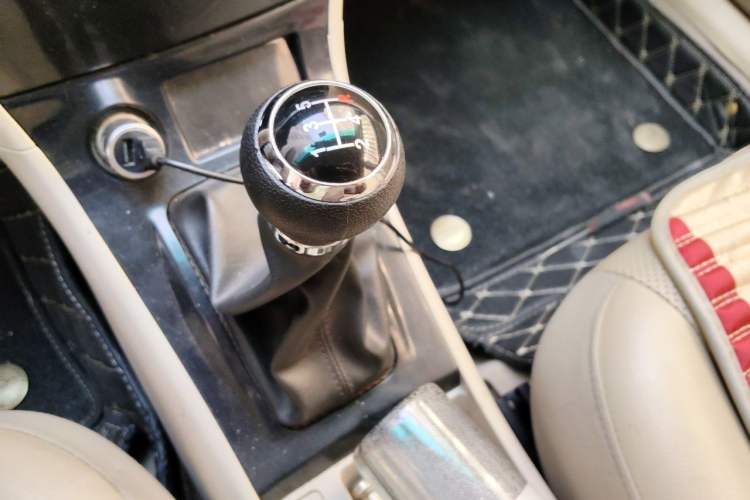 Used BYD F3 2013 Energy-Efficient Model 1.5L Manual Comfort Version Gear Lever