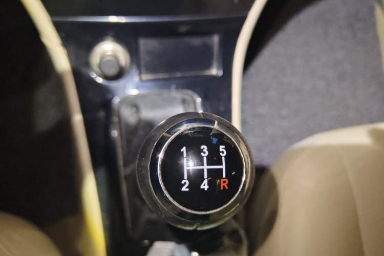 Used BYD F3 2013 Energy-Efficient Model 1.5L Manual Comfort Version Gear Lever