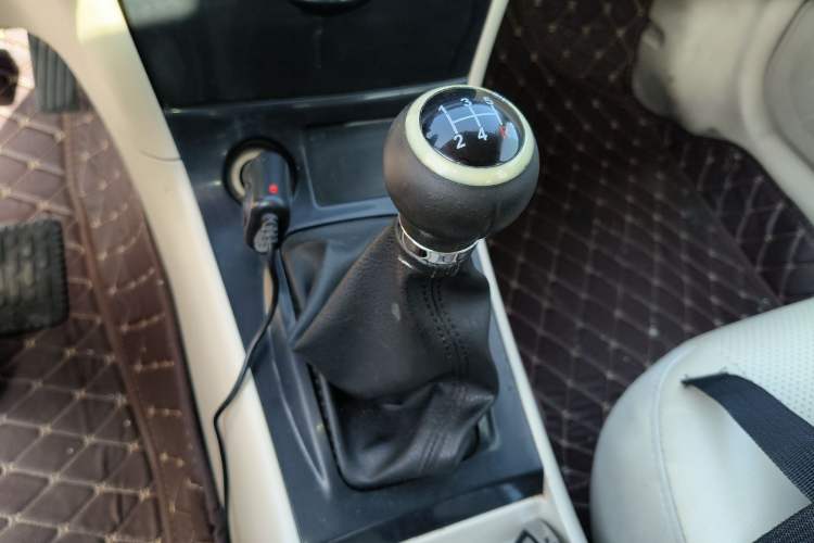Used BYD F3 2013 Energy-Efficient Model 1.5L Manual Comfort Version Gear Lever
