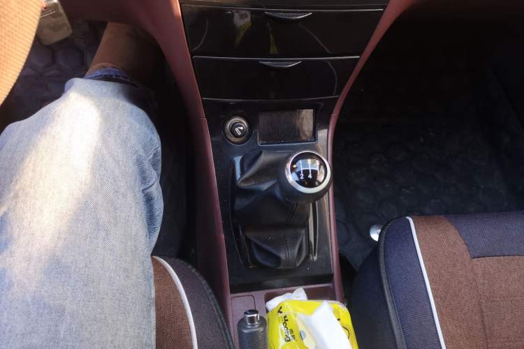 Used BYD F3 2013 Energy-Efficient Model 1.5L Manual Comfort Version Gear Lever