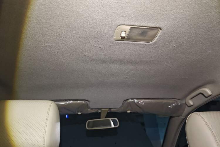 Used BYD F3 2013 Energy-Efficient Model 1.5L Manual Comfort Version Headliner