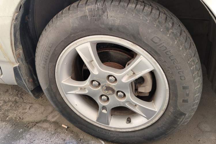 Used BYD F3 2013 Energy-Efficient Model 1.5L Manual Comfort Version Right Front Wheel Hub