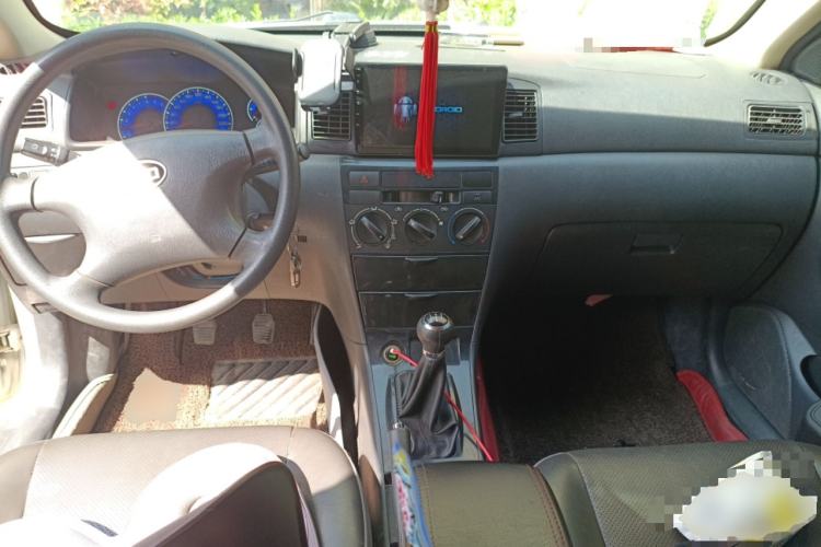 Used BYD F3 2013 Energy-Efficient Model 1.5L Manual Comfort Version Center Console
