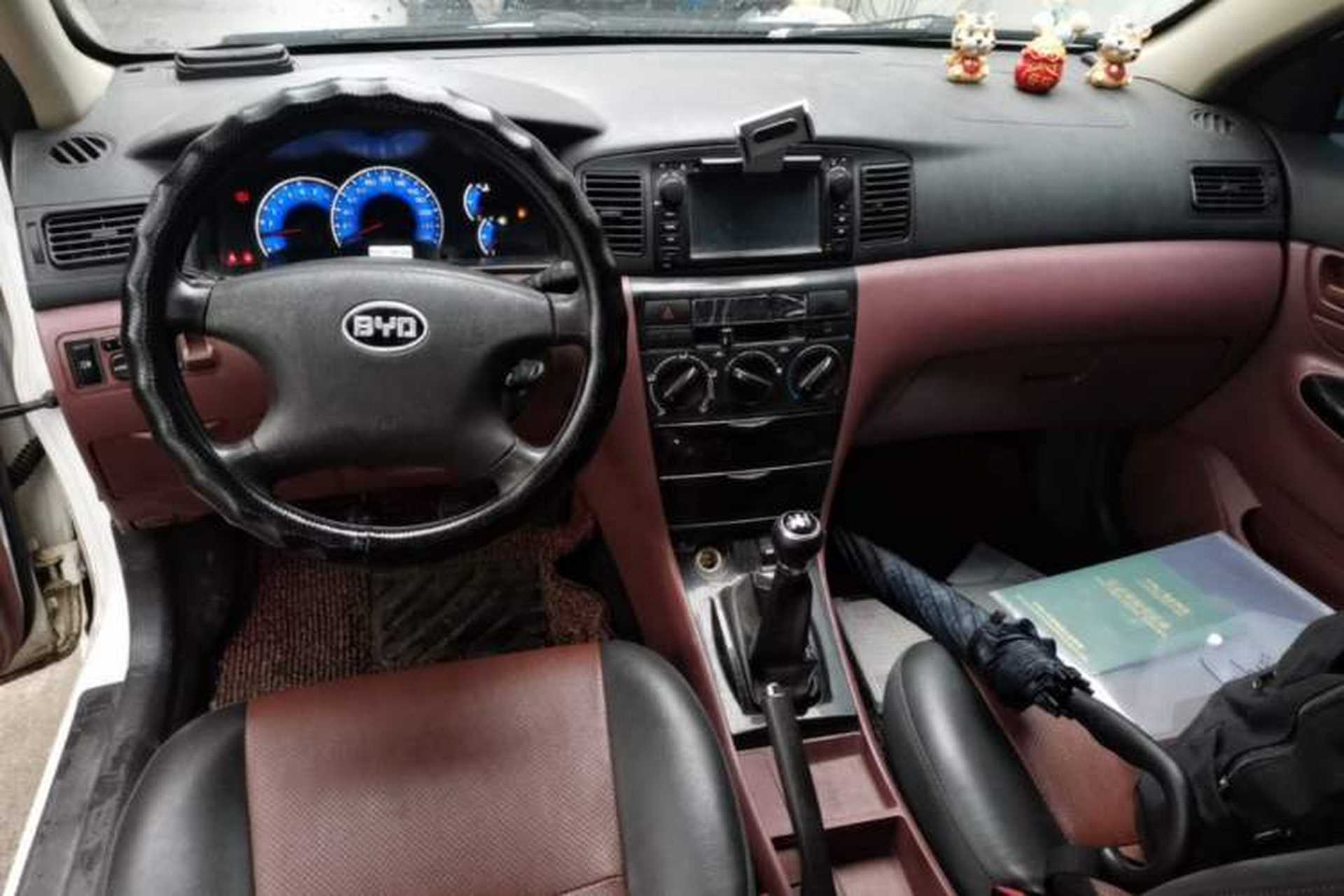 Used BYD F3 2013 Energy-Efficient Model 1.5L Manual Comfort Version Center Console