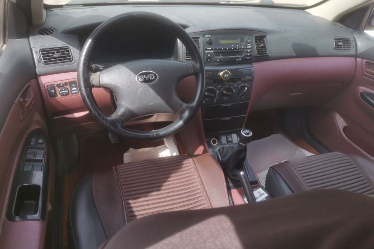 Used BYD F3 2013 Energy-Efficient Model 1.5L Manual Comfort Version Center Console