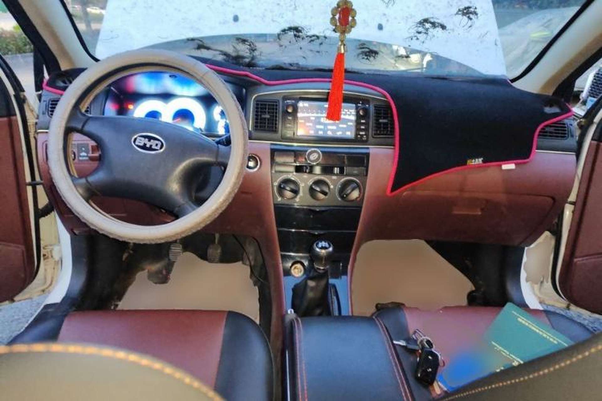 Used BYD F3 2013 Energy-Efficient Model 1.5L Manual Comfort Version Center Console