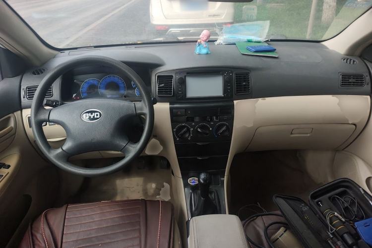 Used BYD F3 2013 1.5L Manual Comfort Model CNG Center Console