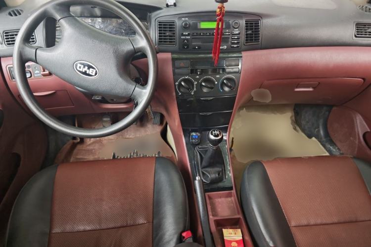 Used BYD F3 2013 Energy-Efficient Model 1.5L Manual Comfort Version Center Console