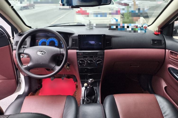 Used BYD F3 2013 Energy-Efficient Model 1.5L Manual Comfort Version Center Console