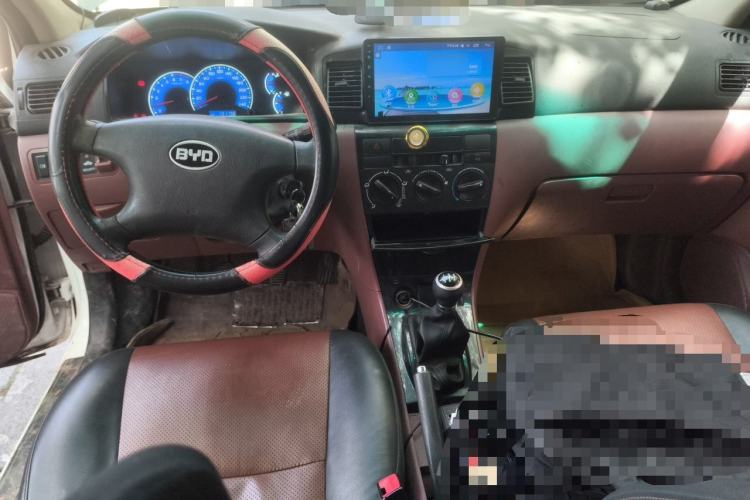 Used BYD F3 2013 Energy-Efficient Model 1.5L Manual Comfort Version Center Console