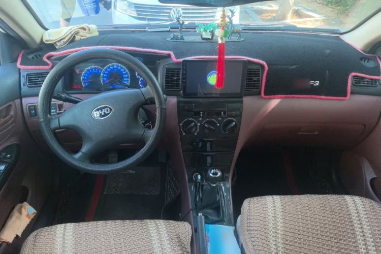 Used BYD F3 2013 Energy-Efficient Model 1.5L Manual Comfort Version Center Console