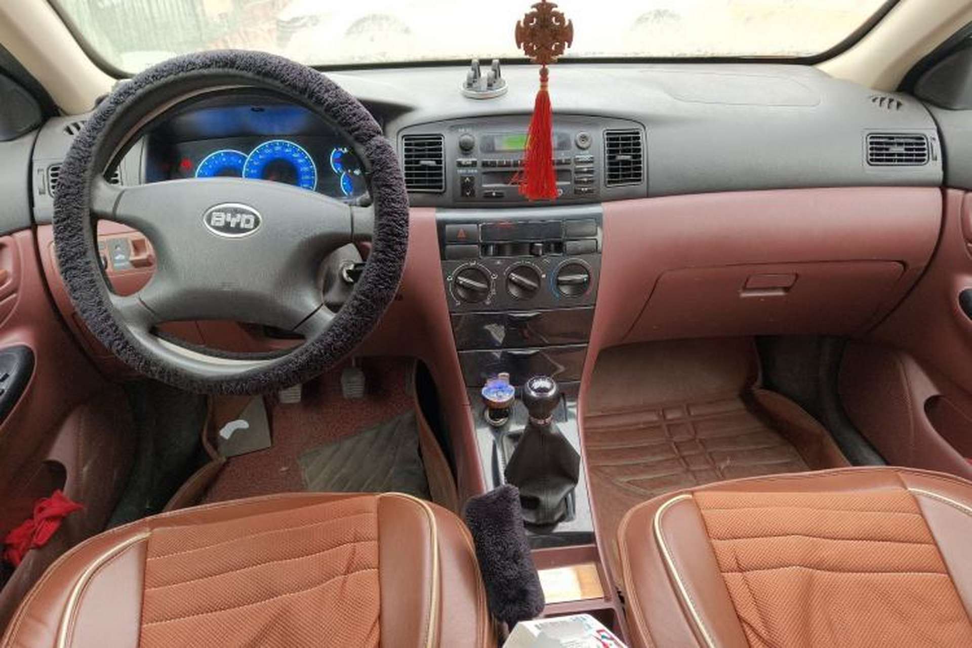 Used BYD F3 2013 Energy-Efficient Model 1.5L Manual Comfort Version Center Console