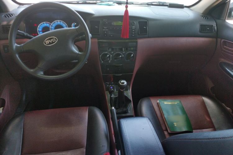 Used BYD F3 2013 Energy-Efficient Model 1.5L Manual Comfort Version Center Console