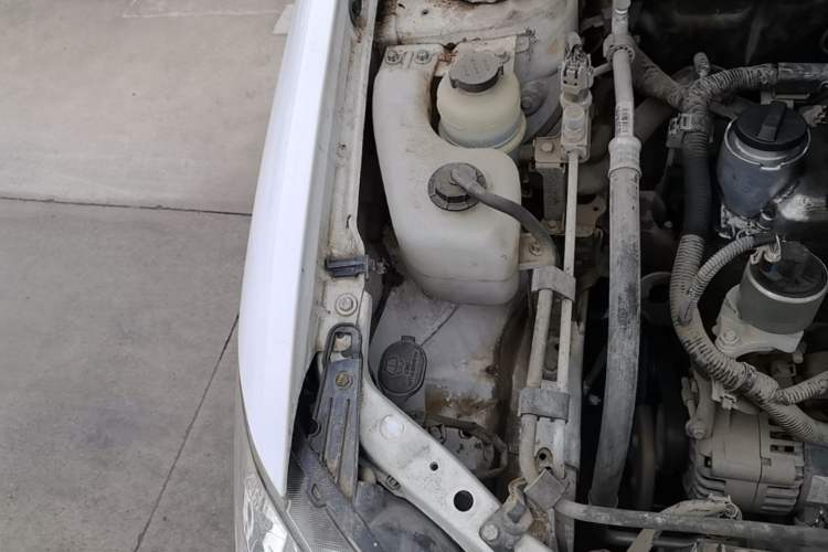 Used BYD F3 2013 Energy-Efficient Model 1.5L Manual Comfort Version Engine Bay Right