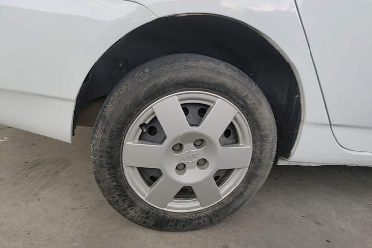 Used BYD F3 2013 Energy-Efficient Model 1.5L Manual Comfort Version Exterior 5