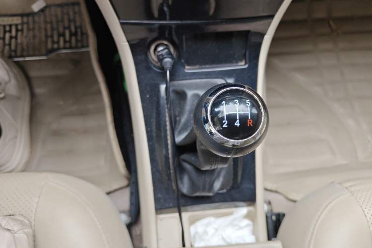 Used BYD F3 2013 Energy-Efficient Model 1.5L Manual Comfort Version Gear Lever