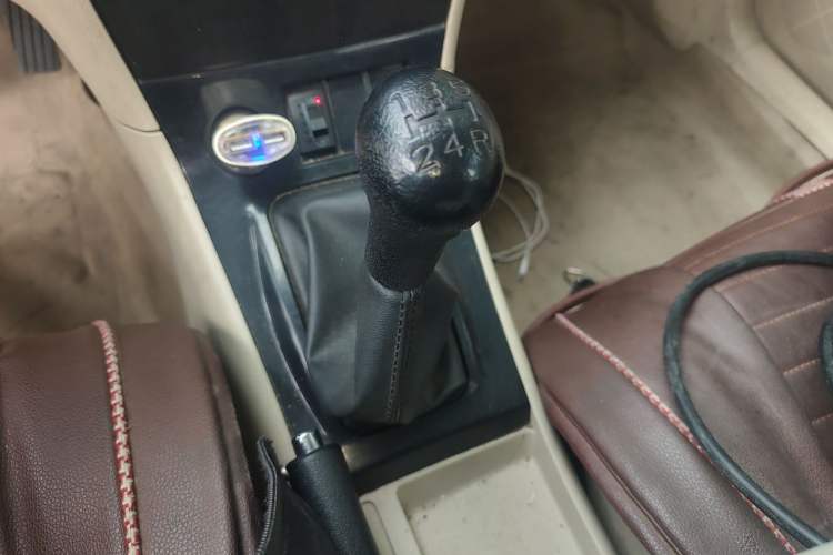 Used BYD F3 2013 1.5L Manual Comfort Model CNG Gear Lever