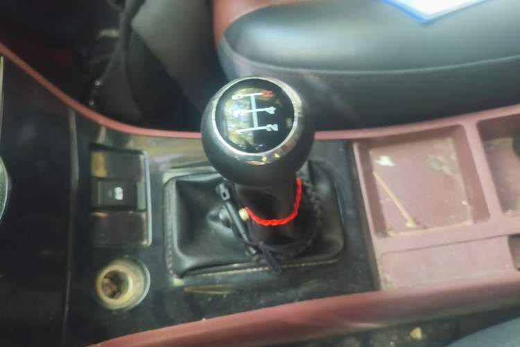 Used BYD F3 2013 Energy-Efficient Model 1.5L Manual Comfort Version Gear Lever