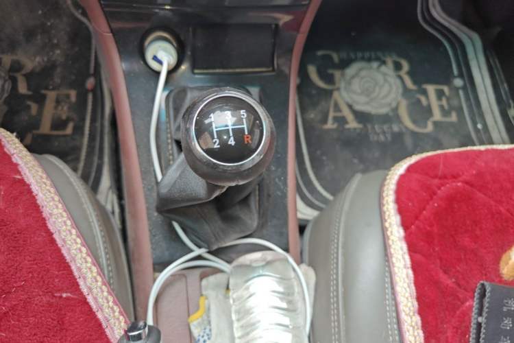 Used BYD F3 2013 Energy-Efficient Model 1.5L Manual Comfort Version Gear Lever
